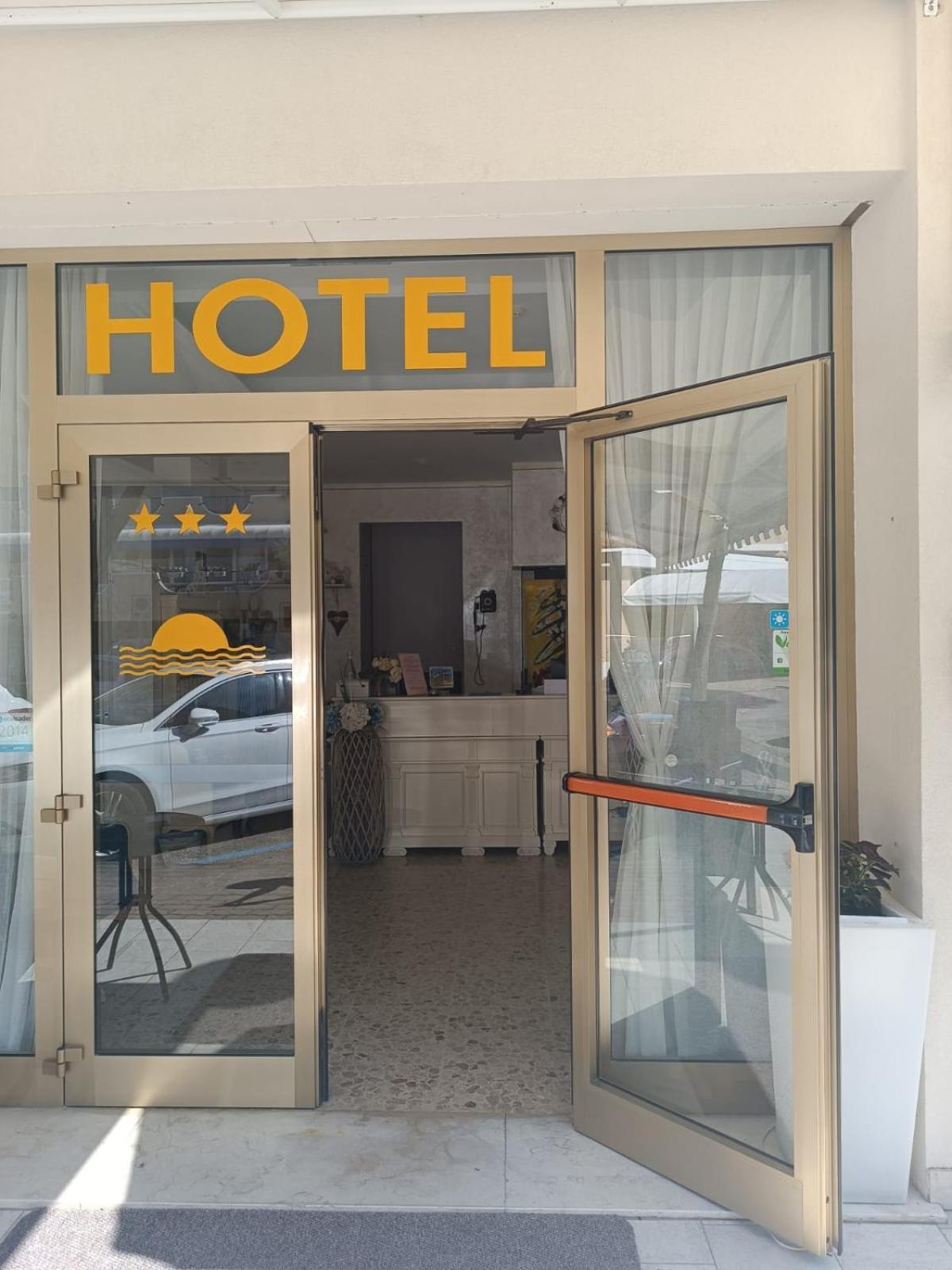 Hotel Tizian Beach Caorle Dış mekan fotoğraf