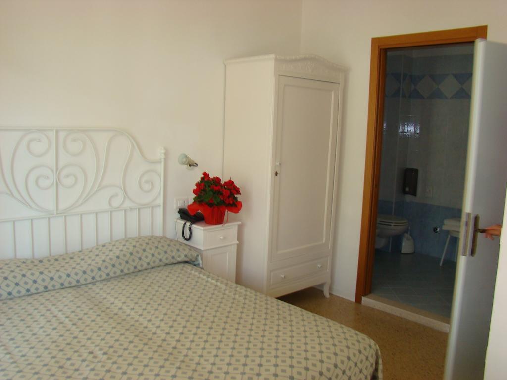 Hotel Tizian Beach Caorle Oda fotoğraf